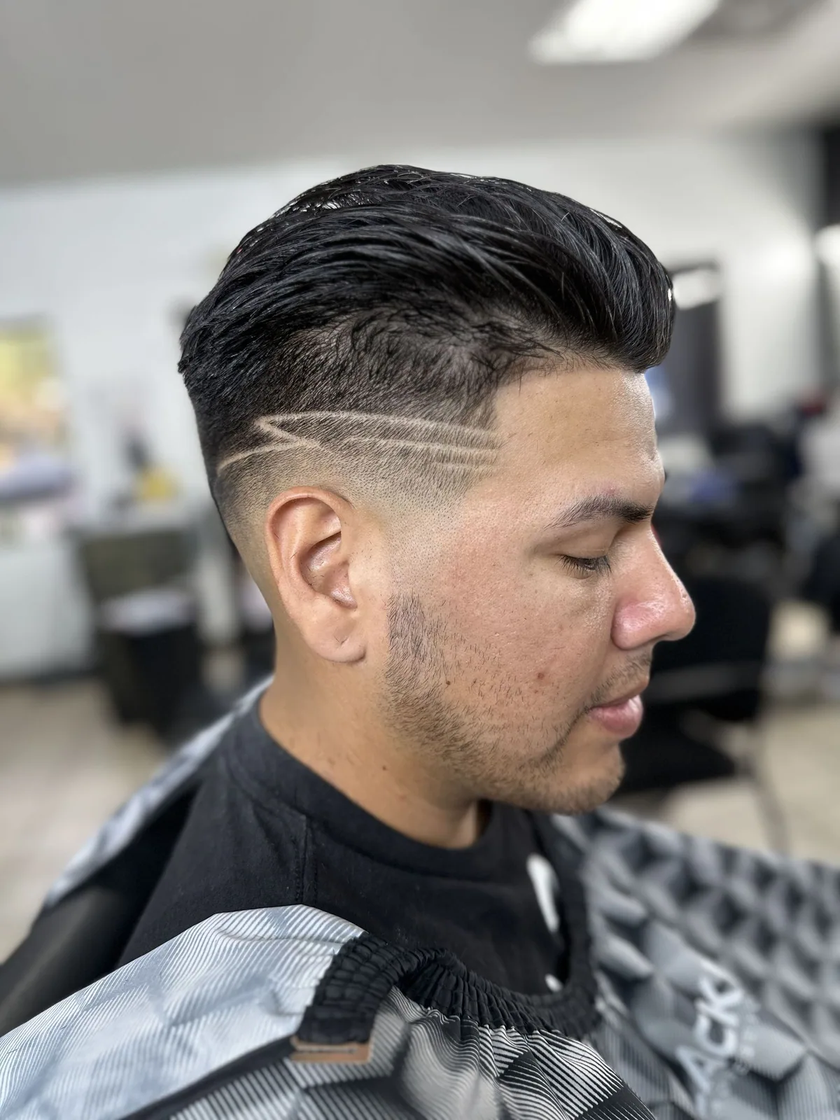 Smooth side fade with two clean parallel line details